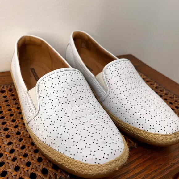 Size 9.5 Clarks Comfortable White Perforated Slip On Espadrilles with Jute Trim - Picture 4 of 6